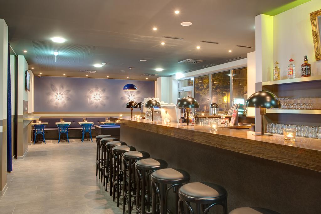 Meininger Hotel Salzburg City Center Esterno foto