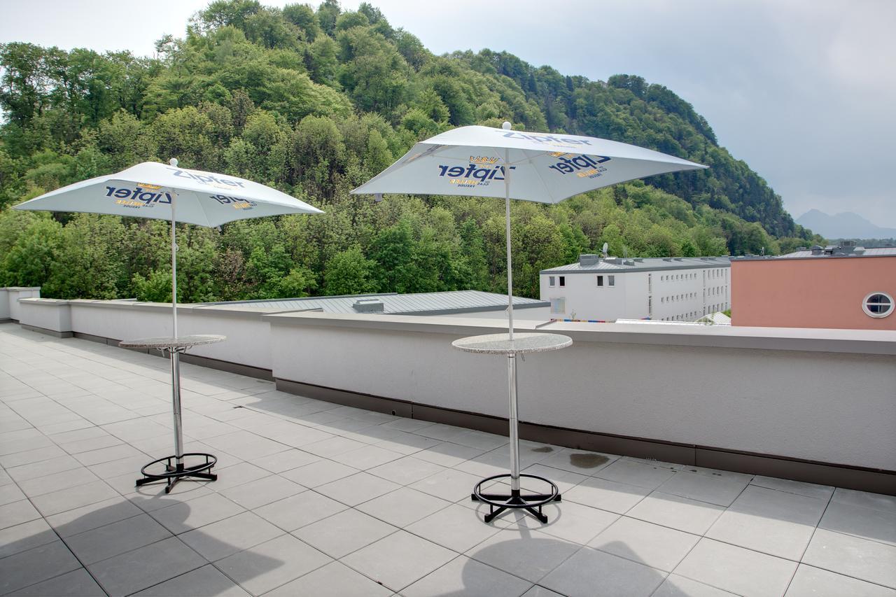 Meininger Hotel Salzburg City Center Esterno foto