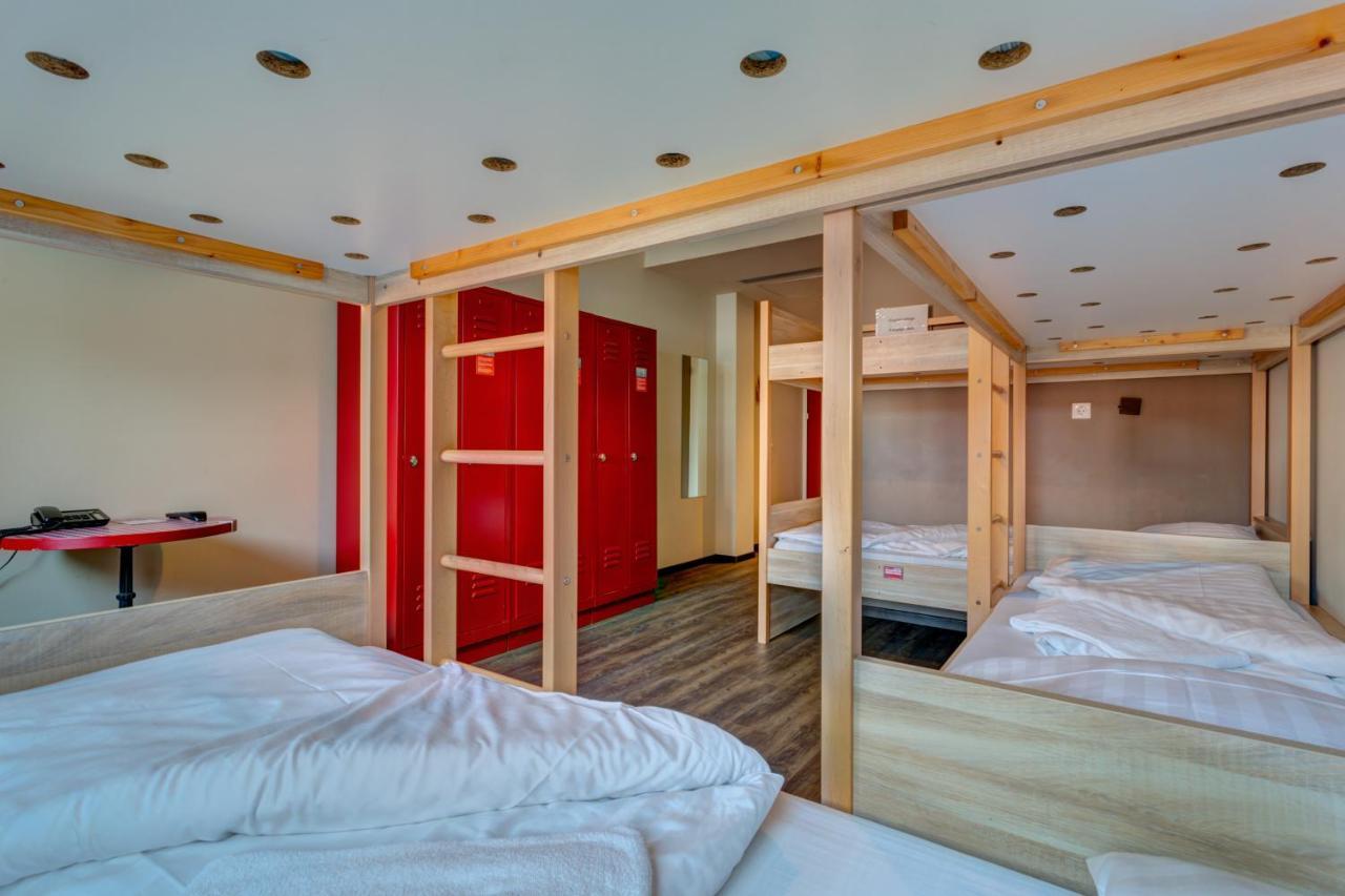 Meininger Hotel Salzburg City Center Esterno foto