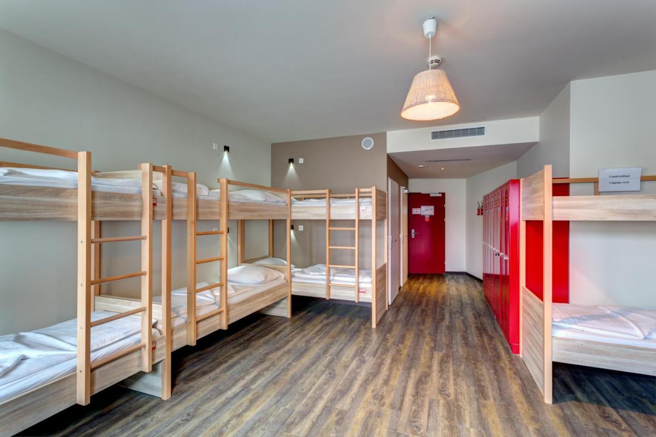 Meininger Hotel Salzburg City Center Esterno foto
